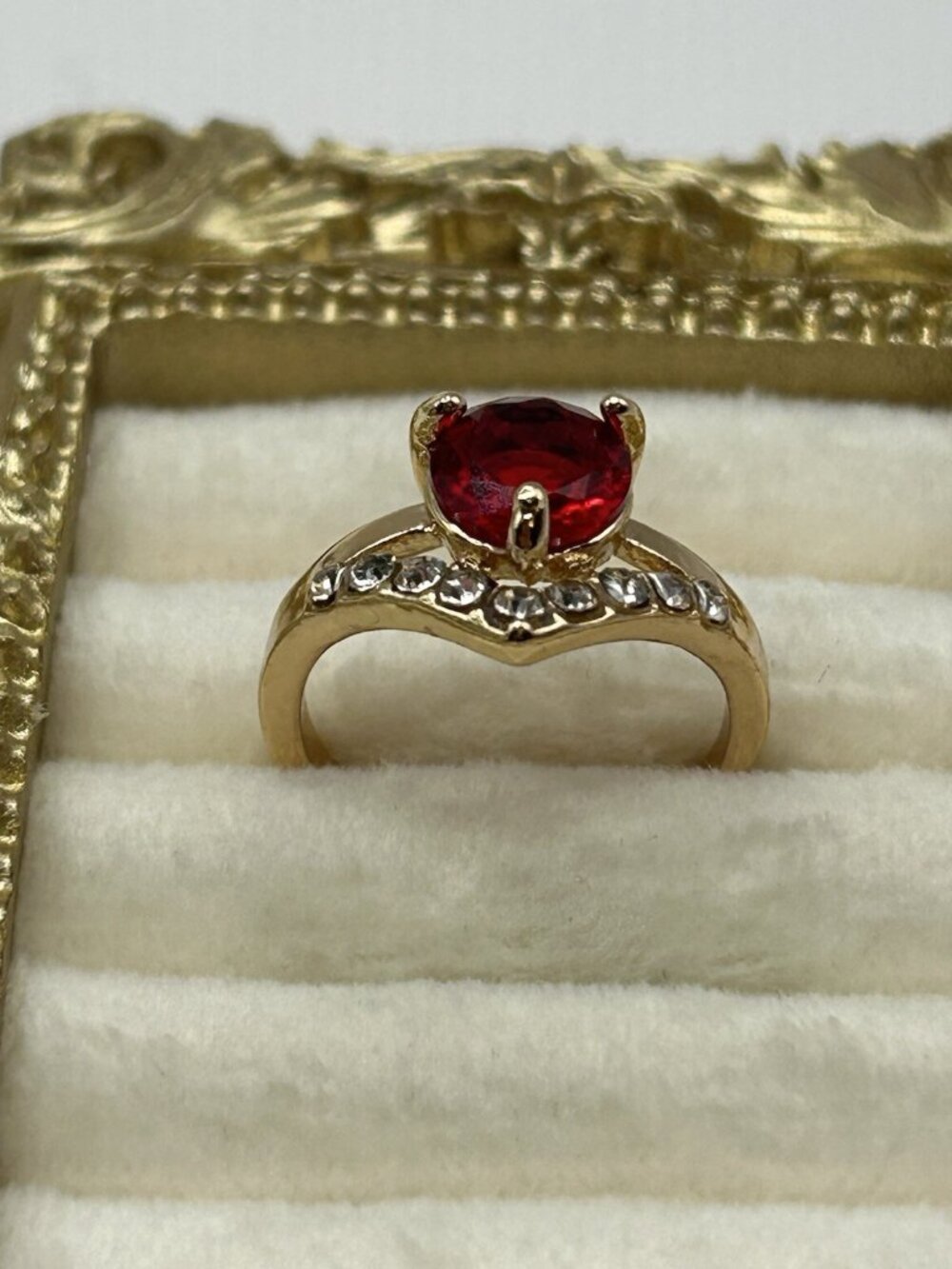Gold Tone Red Stone Rhinestone Cocktail Ring Size 7.5 Chevron Retro Style Gift - Picture 4 of 12